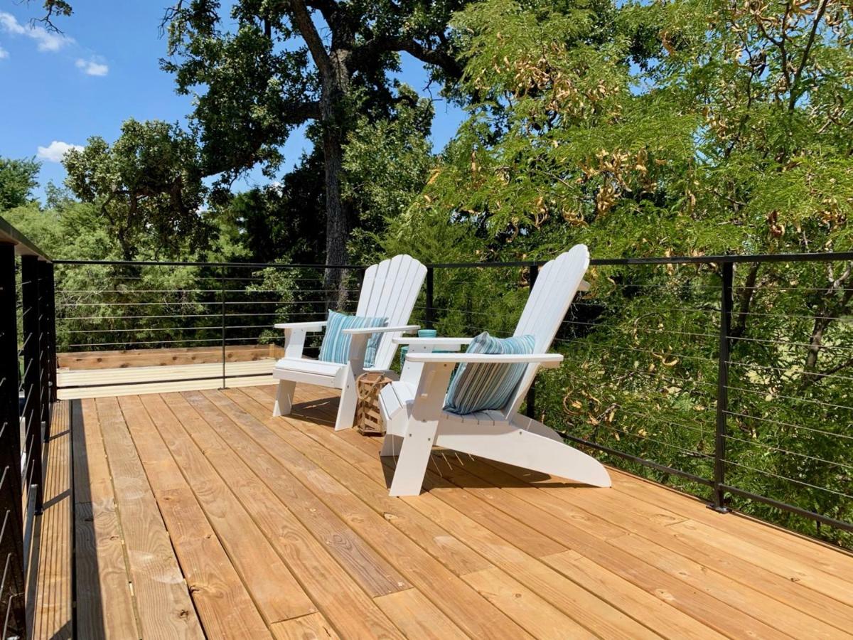 The Shoreline Container Home 12 Min To Magnolia Silos And Baylor Waco Exterior photo
