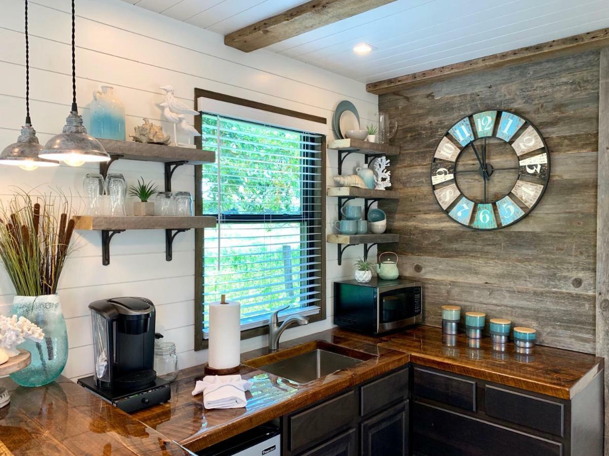 The Shoreline Container Home 12 Min To Magnolia Silos And Baylor Waco Exterior photo