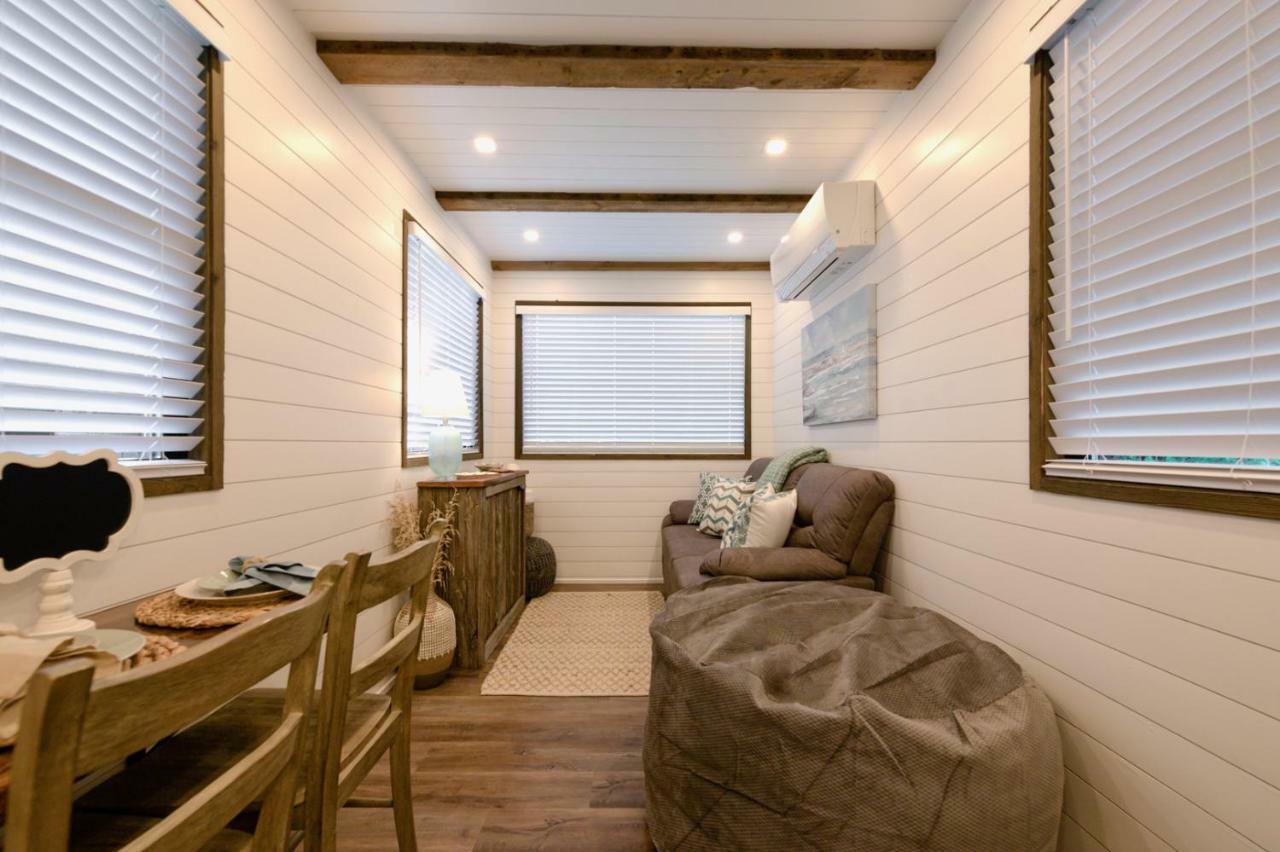 The Shoreline Container Home 12 Min To Magnolia Silos And Baylor Waco Exterior photo