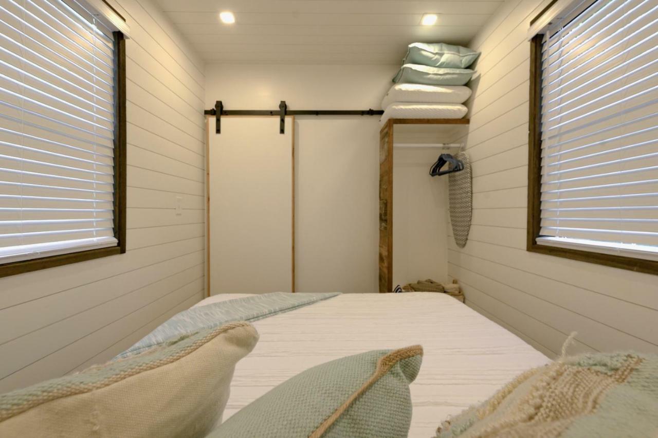 The Shoreline Container Home 12 Min To Magnolia Silos And Baylor Waco Exterior photo