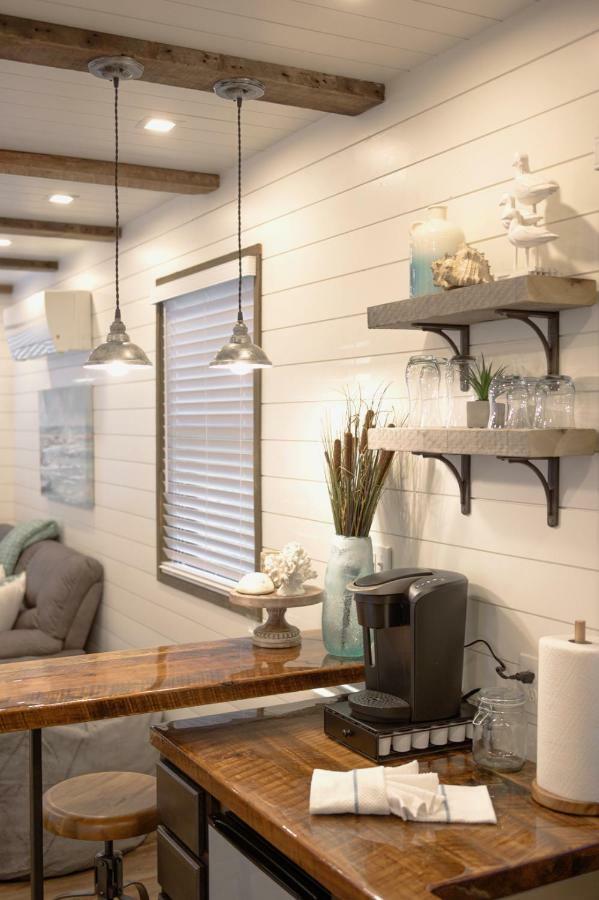 The Shoreline Container Home 12 Min To Magnolia Silos And Baylor Waco Exterior photo
