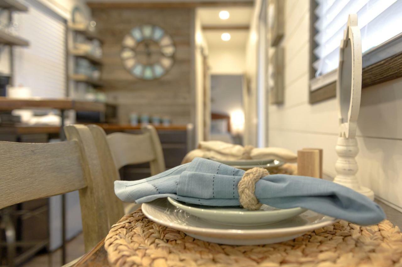 The Shoreline Container Home 12 Min To Magnolia Silos And Baylor Waco Exterior photo